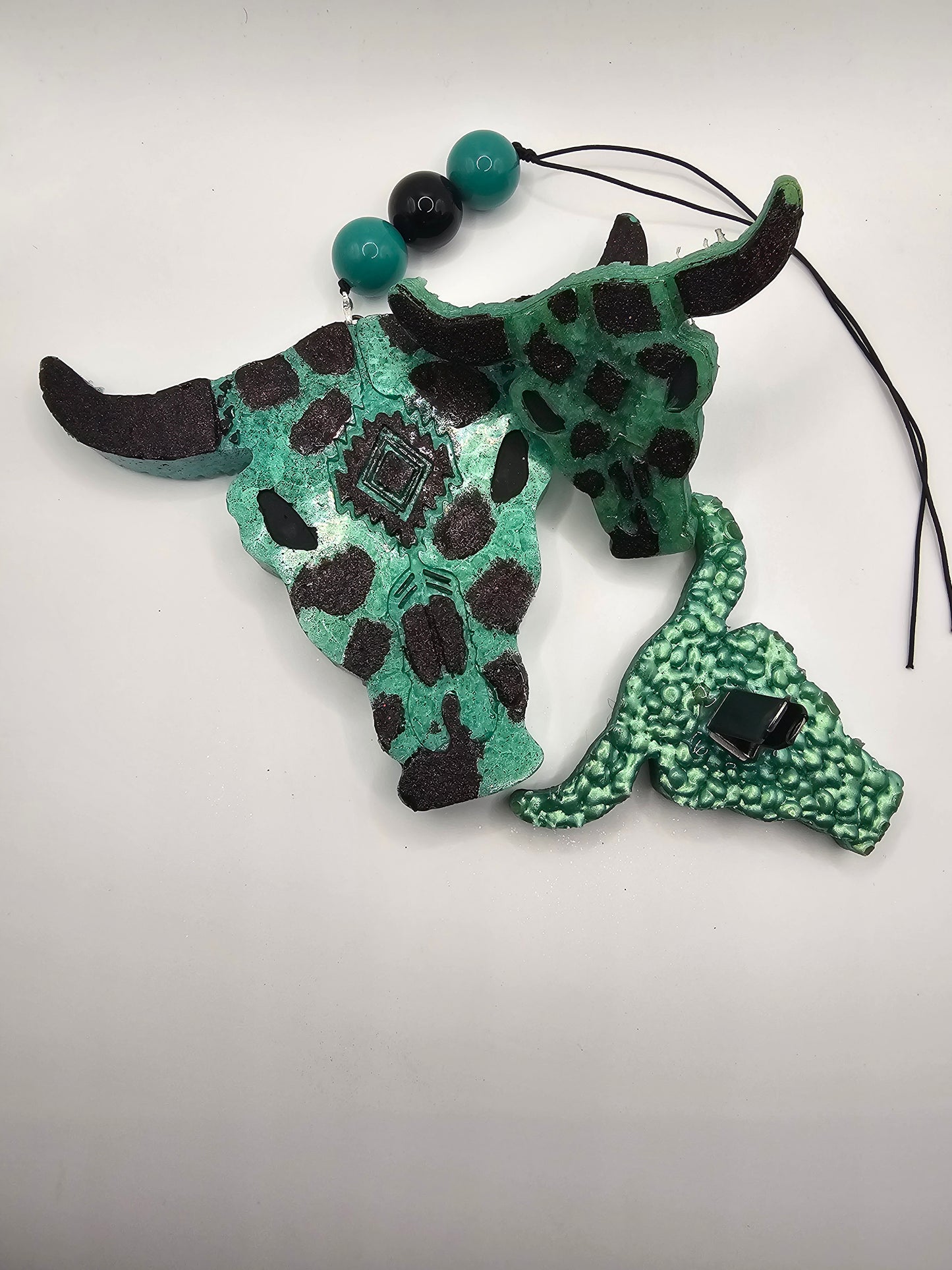 Cow comes with 2 vent clips